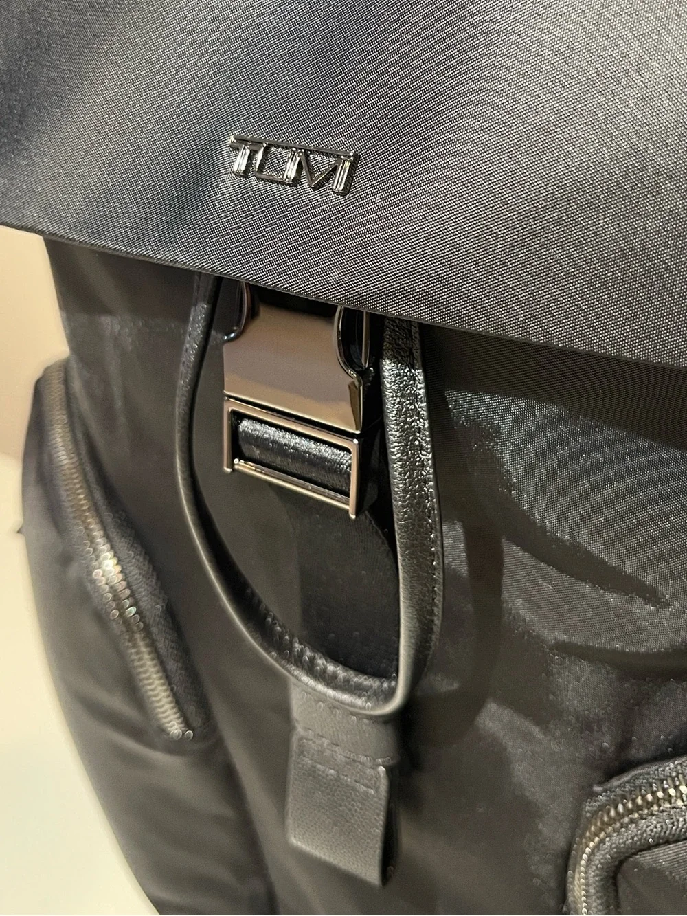 Tumi •15 0h